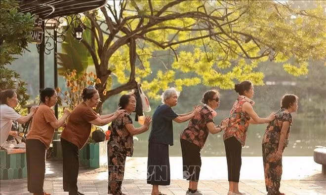 Sống vui, sống khỏe, phát huy vai trò 'cây cao bóng cả'