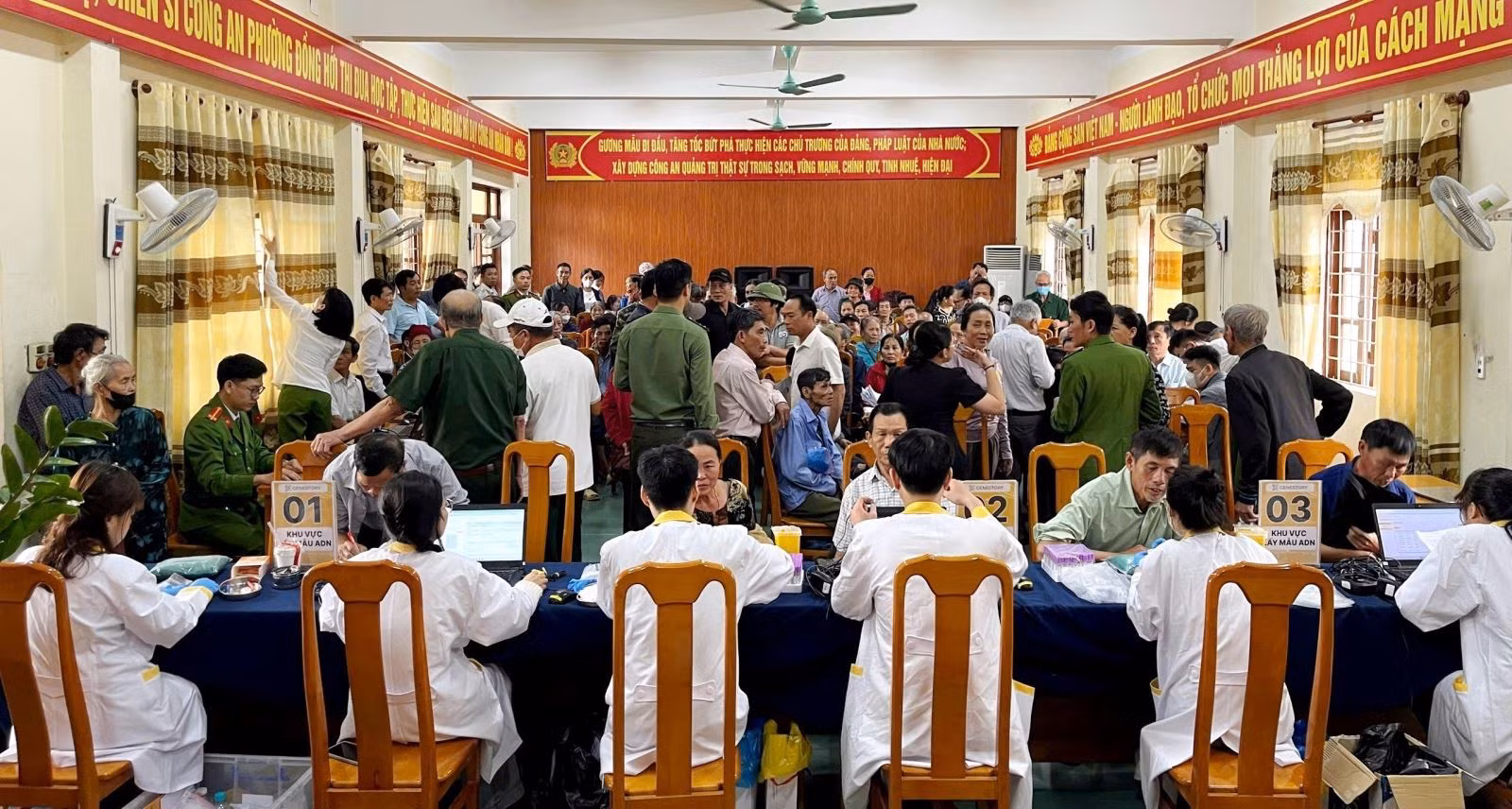 Công an tỉnh Quảng Trị phối hợp với các đơn vị liên quan rà soát dữ liệu, xác minh thân nhân, tổ chức thu nhận mẫu sinh phẩm ADN nhằm đẩy nhanh công tác xác định danh tính liệt sĩ.