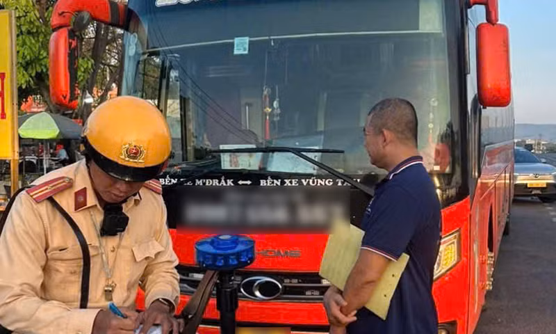 TP Hồ Chí Minh siết kiểm tra điều kiện an toàn xe khách.