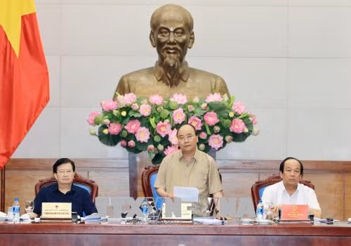 Thủ tướng Nguyễn Xuân Phúc làm việc với 13 tỉnh Đồng bằng sông Cửu Long về chống sạt lở ảnh 1