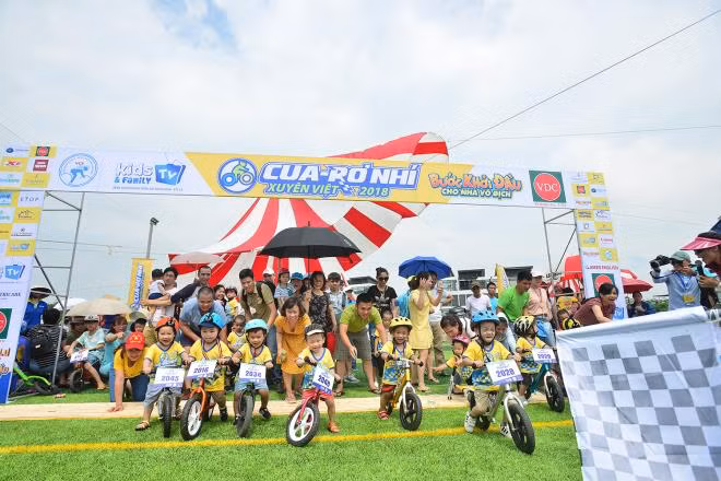 'Gay cấn' cuộc đua của các cua- rơ nhí ảnh 11