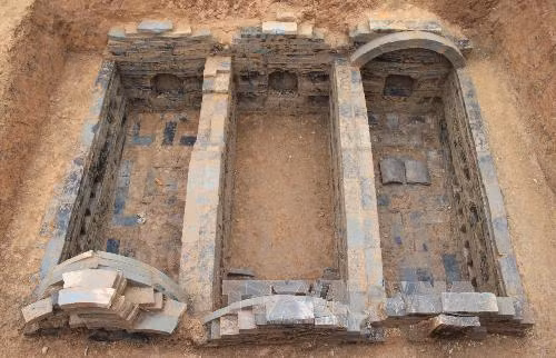Trung Quốc: Phát hiện gần trăm ngôi mộ cổ từ đời nhà Hán ảnh 1