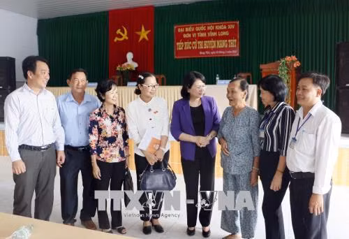 Phó Chủ tịch nước Đặng Thị Ngọc Thịnh tiếp xúc cử tri tại Vĩnh Long ảnh 1
