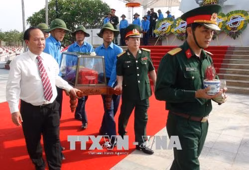 Truy điệu, an táng hài cốt liệt sĩ quân tình nguyện và chuyên gia Việt Nam hy sinh tại Lào ảnh 1