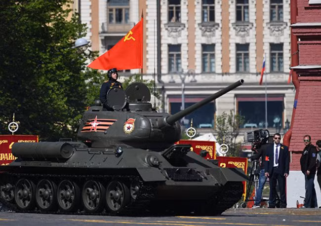 Cận cảnh màn diễu binh hùng dũng của Nga trên Quảng trường Đỏ ảnh 8
