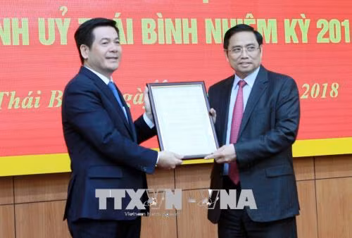 Trao quyết định chuẩn y đồng chí Nguyễn Hồng Diên làm Bí thư Tỉnh ủy Thái Bình ảnh 1