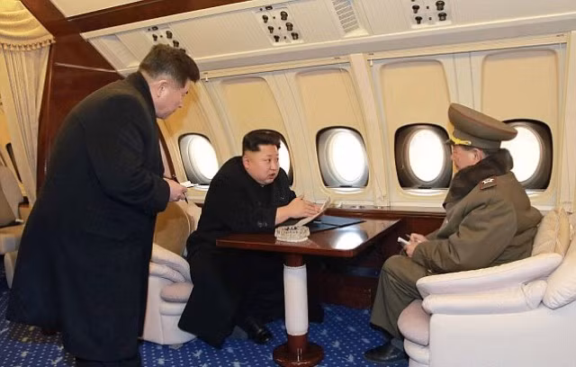 Hình ảnh chuyên cơ siêu sang chở lãnh đạo Triều Tiên Kim Jong-un tới Trung Quốc ảnh 5