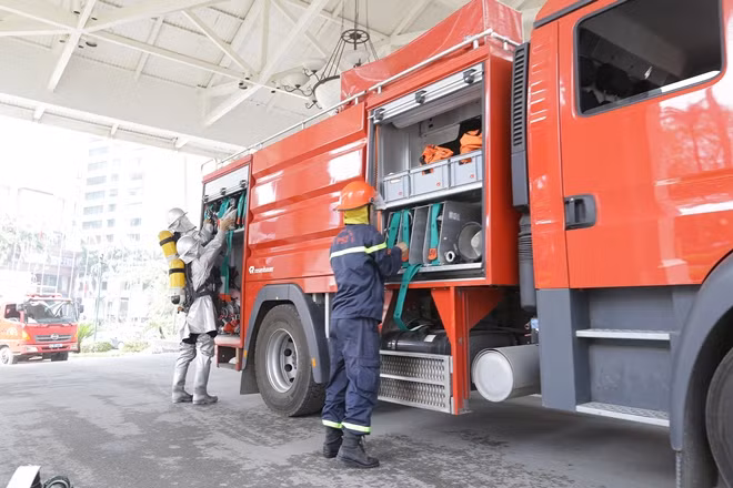 Diễn tập chữa cháy tại Khách sạn Hà Nội Daewoo ảnh 2