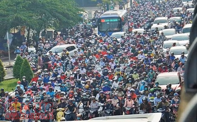 TP Hồ Chí Minh kẹt xe kinh hoàng trong ngày đầu đi làm sau nghỉ lễ ảnh 1