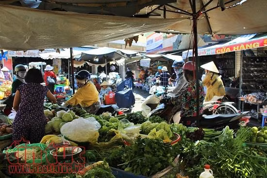 Rau củ quả tăng giá mạnh vì mưa kéo dài ảnh 1