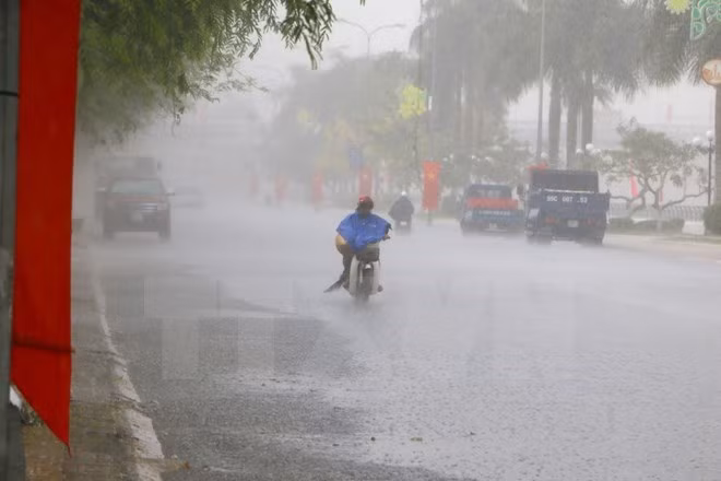 Tối 31/3, không khí lạnh bao phủ miền Bắc, có nơi dưới 10 độ C ảnh 1