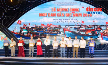 Lễ hội Nghinh Ông kết nối hai vùng biển, tôn vinh ngư dân Cần Giờ