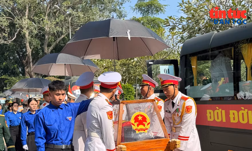 Sẵn sàng cho Lễ truy điệu các hài cốt liệt sĩ tại Công viên Lê Thị Riêng