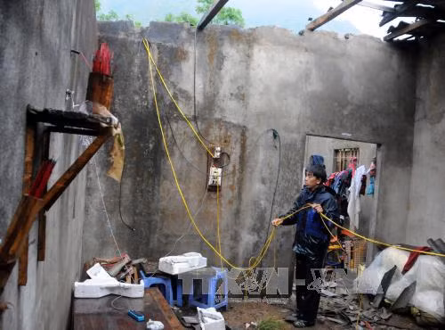Gió lốc và sét đánh càn quét Lai Châu ảnh 1