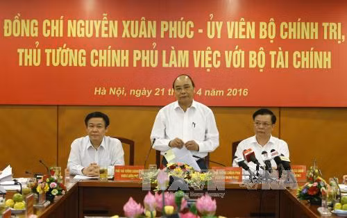 Thủ tướng Nguyễn Xuân Phúc làm việc với Bộ Tài chính ảnh 1