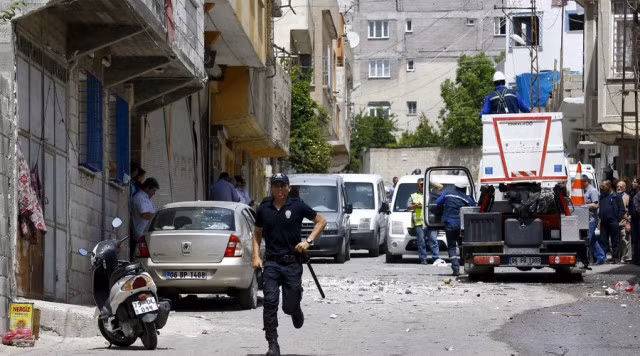 Pháo binh, tên lửa Thổ Nhĩ Kỳ áp sát biên giới Syria ảnh 1