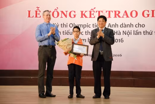 Em Nguyễn Cường Linh giành quán quân Olympic tiếng Anh tiểu học ảnh 1