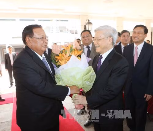 Báo chí Lào đưa đậm nét chuyến thăm của Tổng Bí thư Volachith ảnh 1