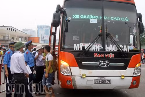 Các bến xe Hà Nội “cháy" vé dịp nghỉ 30/4 ảnh 6