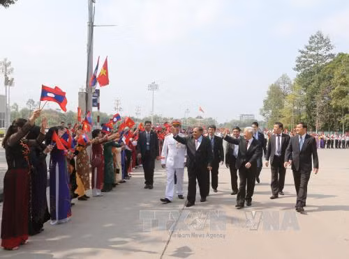 Tổng Bí thư, Chủ tịch nước Lào kết thúc tốt đẹp chuyến thăm Việt Nam ảnh 1