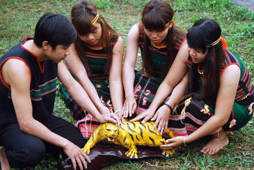 Lễ cúng cổng bon của người M’nông ảnh 3