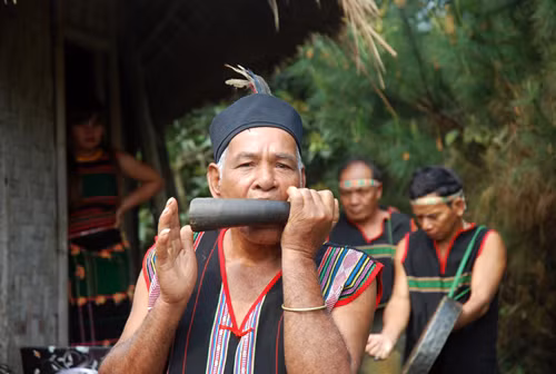Lễ cúng cổng bon của người M’nông ảnh 2