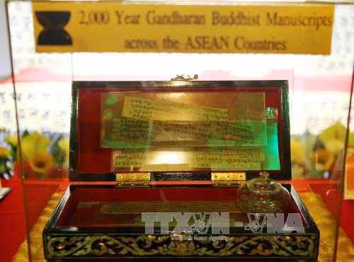 Chiêm ngưỡng bản kinh Phật trên lá bối 2.000 năm tuổi ảnh 1
