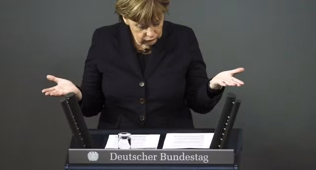Bà Merkel nợ chồng chất tiền đảng phí ảnh 1