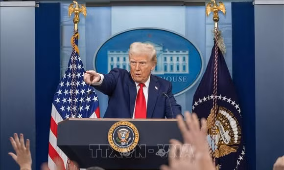 Tổng thống Mỹ Donald Trump đề cập khả năng tiếp quản dầu mỏ Iran