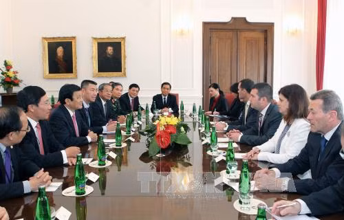 Chủ tịch nước hội kiến Chủ tịch Thượng viện và Chủ tịch Hạ Viện CH Séc ảnh 1
