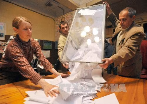 Ukraine nghi Donetsk chuẩn bị trưng cầu ý dân để sáp nhập vào Nga ảnh 1