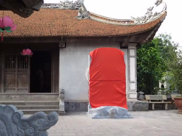 Di dời bia đá 'dựng chui' tại đền Trần ảnh 1