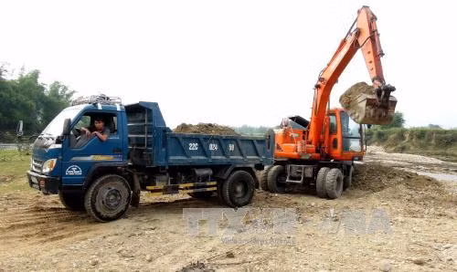 Tuyên Quang yêu cầu chấm dứt khai thác cát sỏi trên sông Phó Đáy ảnh 1