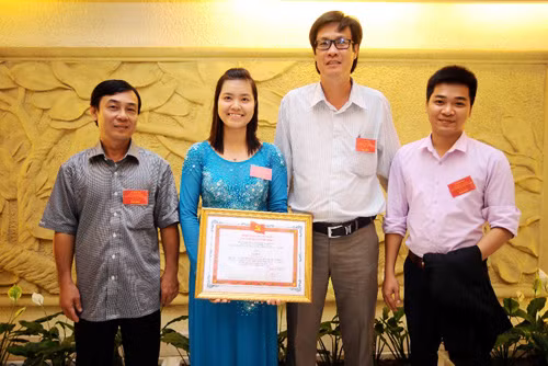 Danh sách Giải thưởng sáng tác về 'Học tập và làm theo tấm gương đạo đức HCM' ảnh 1
