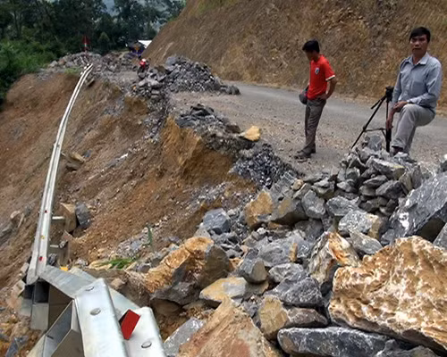 Xã Bản Hon nơm nớp lo sạt lở ảnh 1
