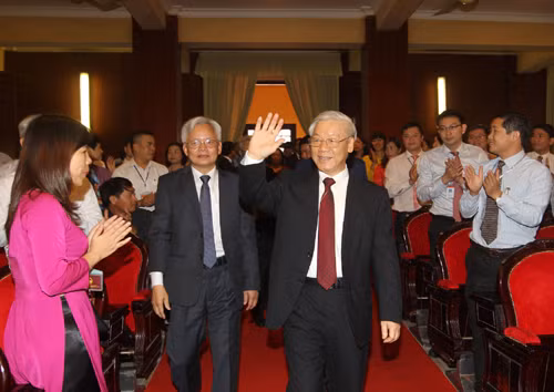 Tổng bí thư Nguyễn Phú Trọng dự lễ kỉ niệm 65 năm Học viện chính trị Quốc gia HCM ảnh 2