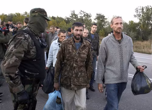 Quân đội Ukraine sẵn sàng rút trọng pháo khỏi vùng chiến sự ảnh 2