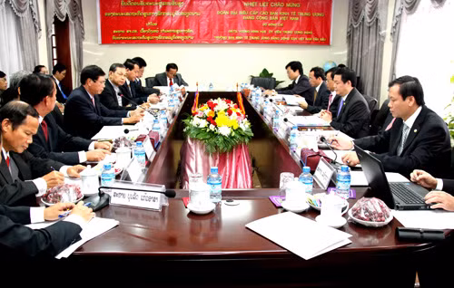 Đoàn cấp cao Ban Kinh tế Trung ương làm việc tại Lào ảnh 1