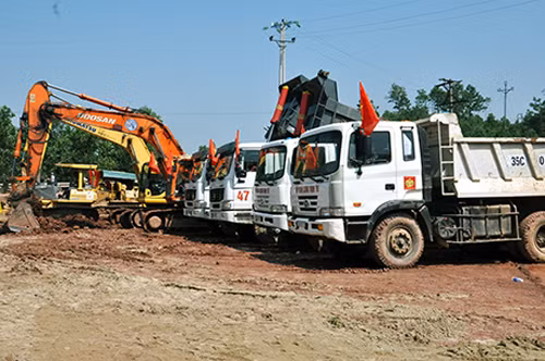 Khởi công tuyến đường trục chính Khu kinh tế Vân Đồn ảnh 1