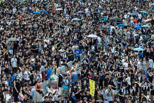 Hong Kong vẫn tê liệt vì biểu tình ảnh 1