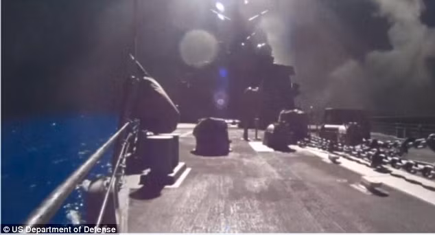 Không kích Syria không chỉ nhằm vào IS ảnh 1