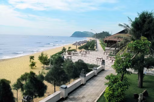 Bãi biển Quảng Ngãi hút hồn du khách ảnh 2