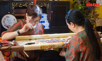 Khám phá sắc màu thủ công đương đại giữa lòng phố đi bộ Hà Nội 