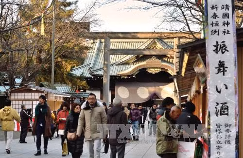 Thủ tướng Nhật Bản gửi đồ lễ tới đền Yasukuni ảnh 1