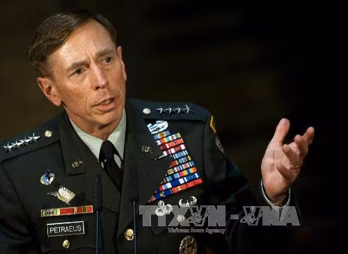 Cựu Giám đốc CIA lĩnh 2 năm tù treo ảnh 1