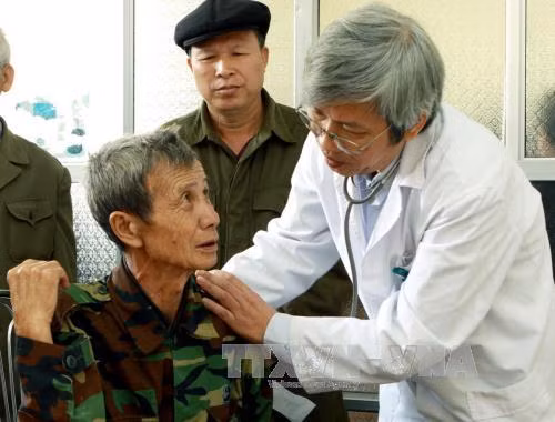 Tiêu chuẩn xét tặng 'Thầy thuốc Ưu tú', 'Thầy thuốc Nhân dân' ảnh 1