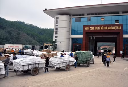 4 tháng đầu năm nhập siêu gần 3 tỷ USD ảnh 1