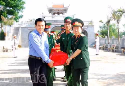 Điện Biên: An táng 41 hài cốt liệt sỹ hy sinh tại Lào ảnh 2