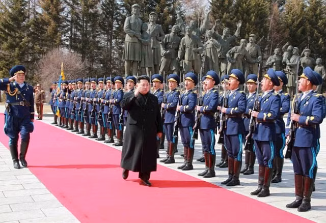 Ông Kim Jong Un khoan khoái leo núi cao nhất Triều Tiên ảnh 6