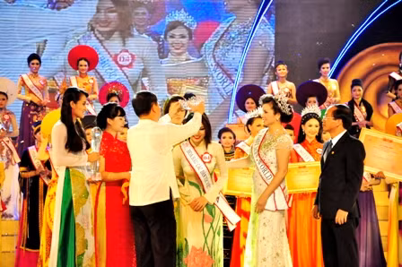 Xử phạt những kẻ tung tin vu khống cuộc thi Hoa hậu Dân tộc 2013 ảnh 1